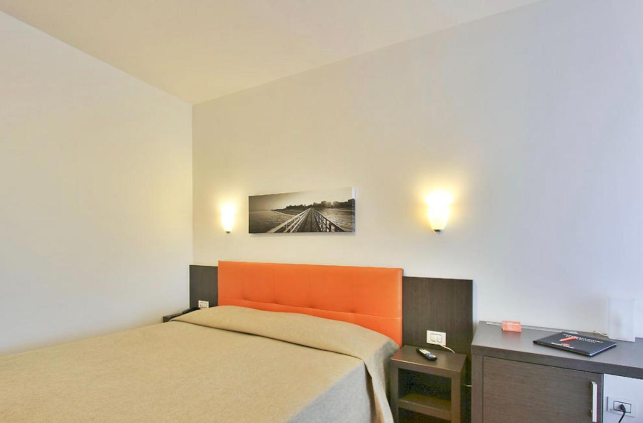 Hotel Simi Lan Lignano Sabbiadoro Exteriör bild