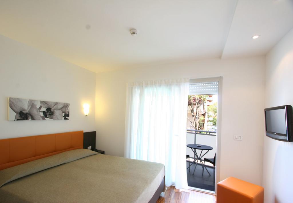 Hotel Simi Lan Lignano Sabbiadoro Exteriör bild