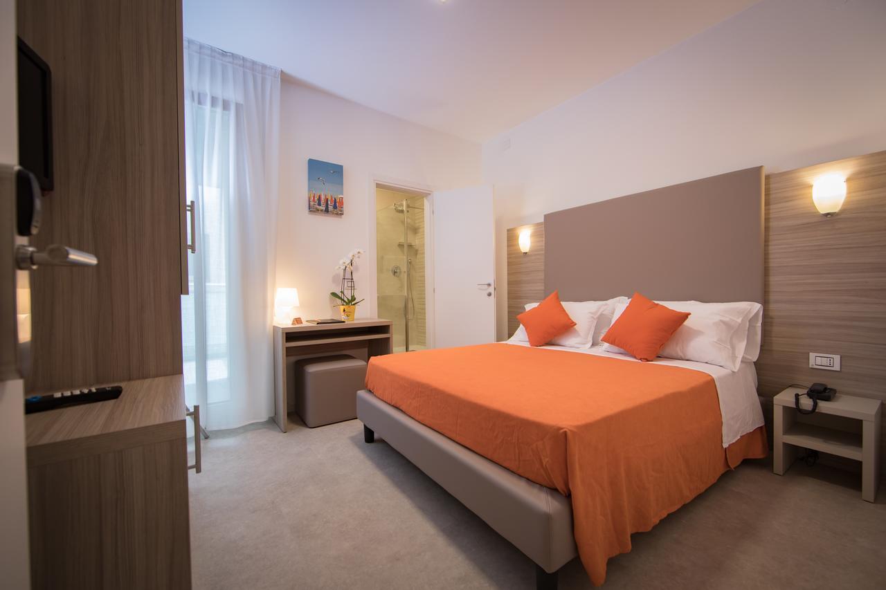 Hotel Simi Lan Lignano Sabbiadoro Exteriör bild