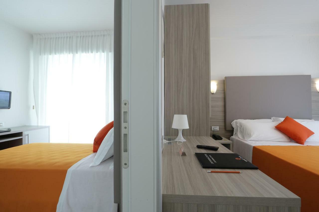 Hotel Simi Lan Lignano Sabbiadoro Exteriör bild