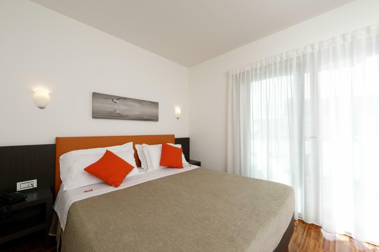 Hotel Simi Lan Lignano Sabbiadoro Exteriör bild