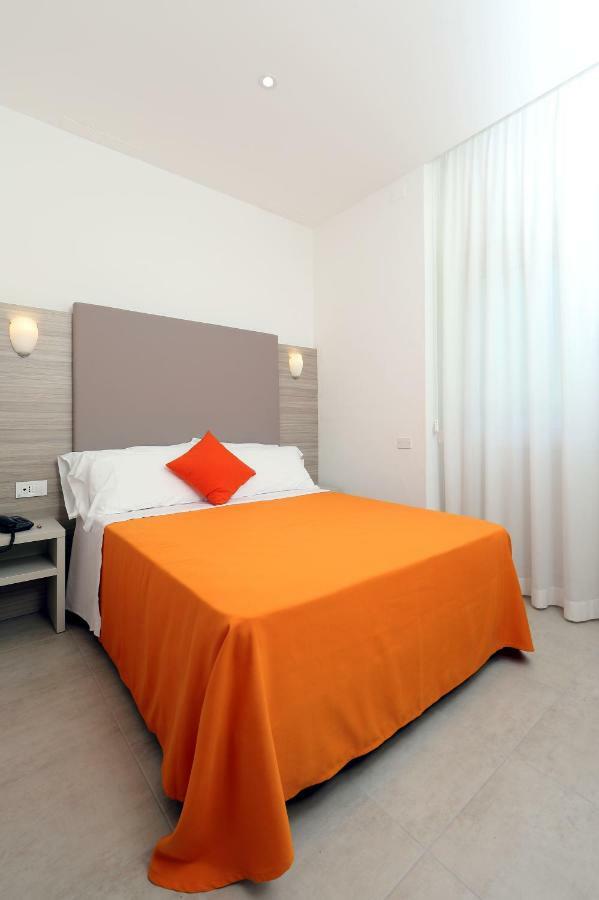 Hotel Simi Lan Lignano Sabbiadoro Exteriör bild